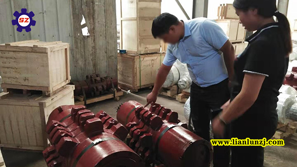 歡迎劉總來我廠參觀并達成鏈輪軸組維修新合作！