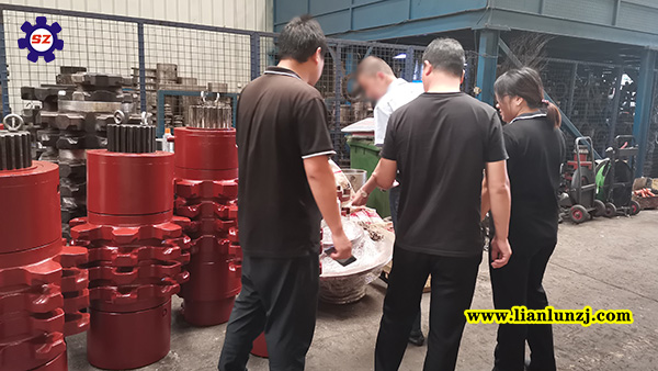 貴陽彭總開展刮板機配件業(yè)務(wù)，來我廠考察參觀！